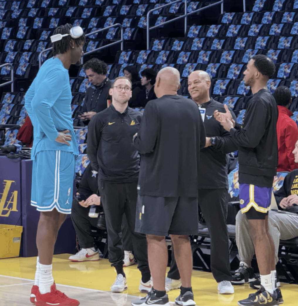 AYX SPORTS-詹姆斯爆冷击败日本队，关键助攻引爆全场！