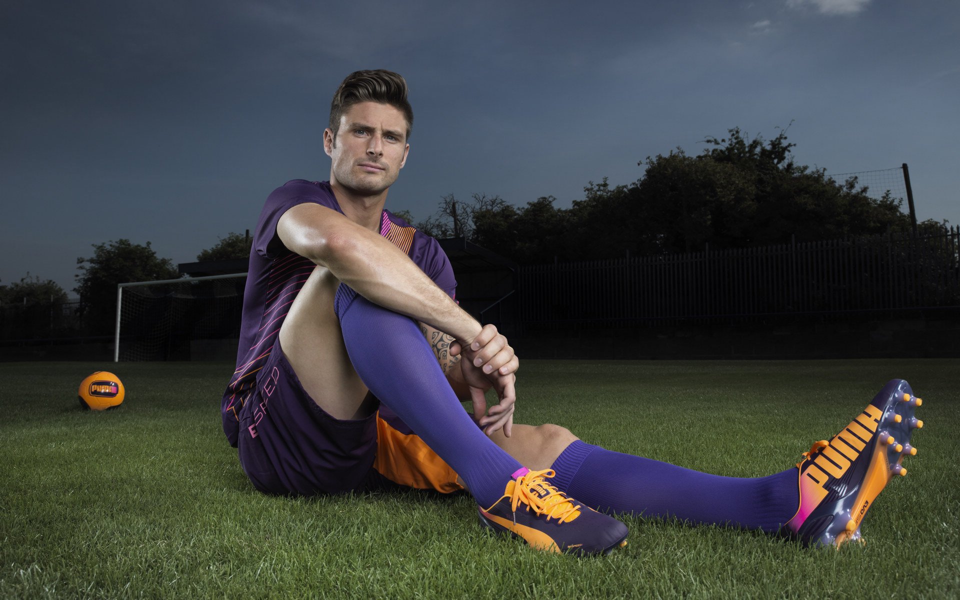 欧联杯决赛激情夜！斯瓦泰克里突外投，本菲卡横扫利物浦的简单介绍