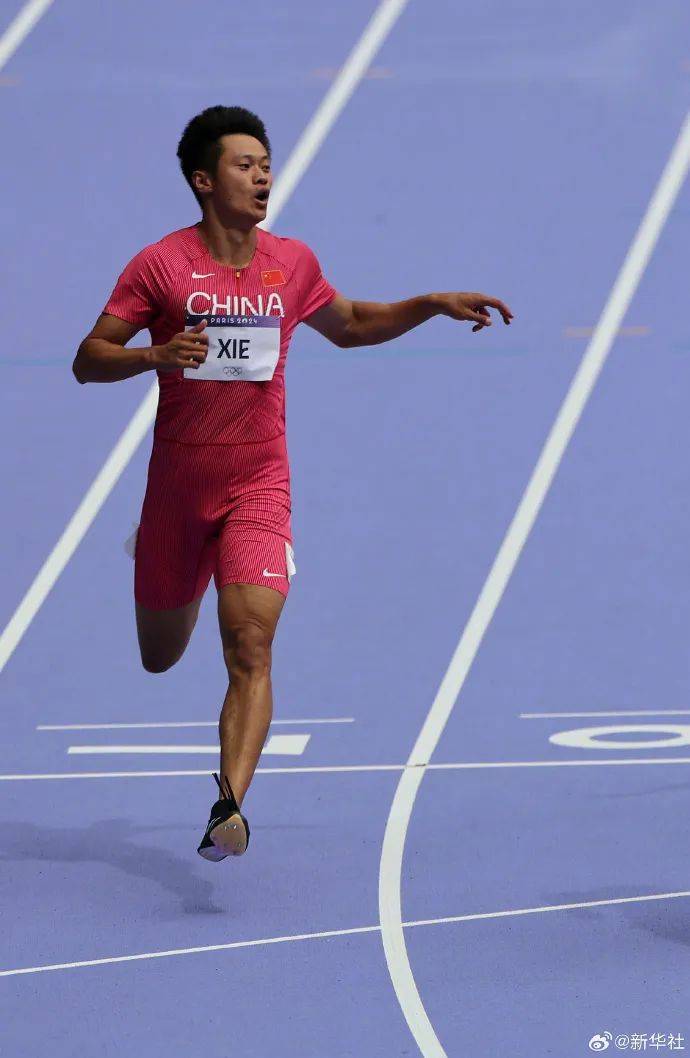  谢震业妻子照片 