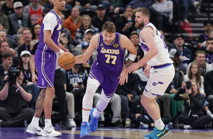 包含今夜亚运会前瞻：东契奇伤情更新，利物浦冲击不败纪录的词条